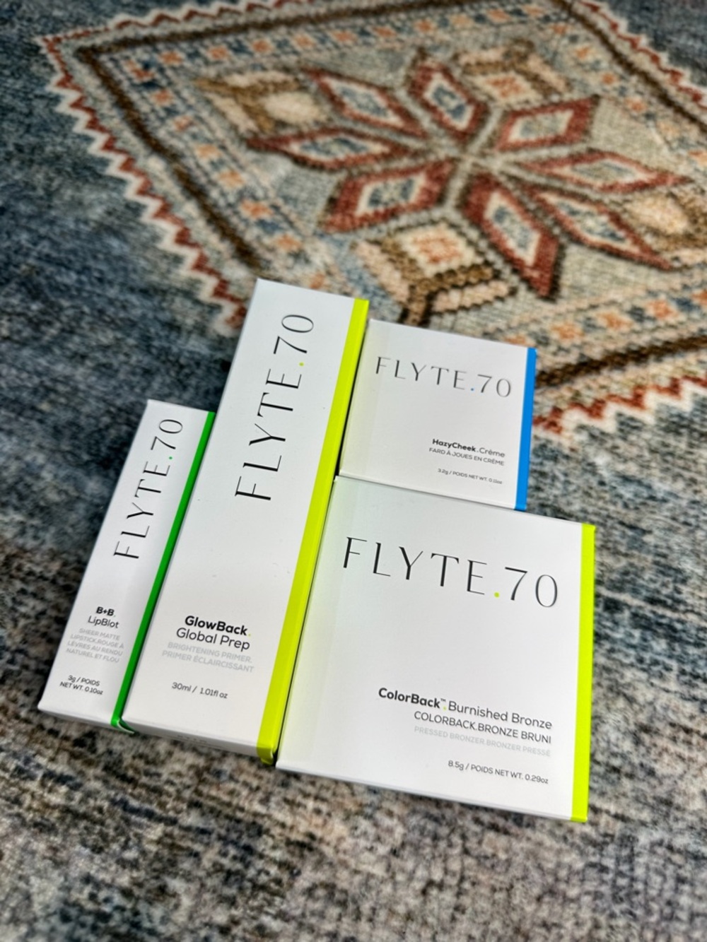 FLYTE.70‎ Makeup Set